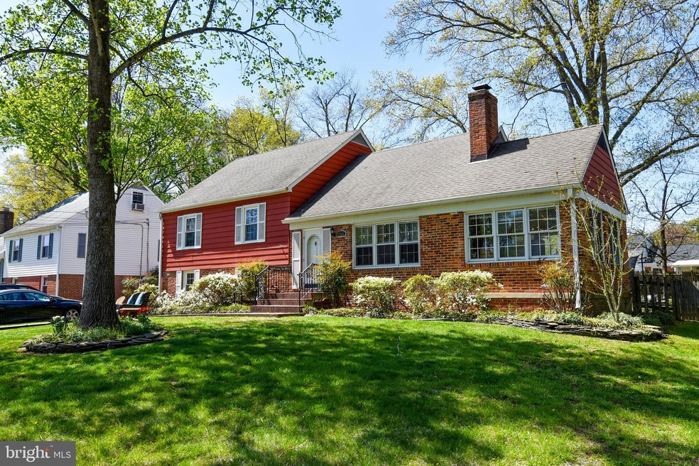 Sold $800,000 • Co-Listing Agent