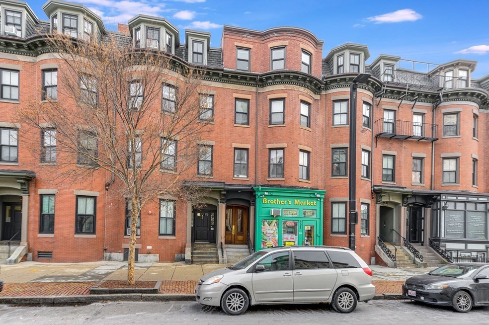 802 Tremont St unit 4, Boston, MA 02118 - photo 1