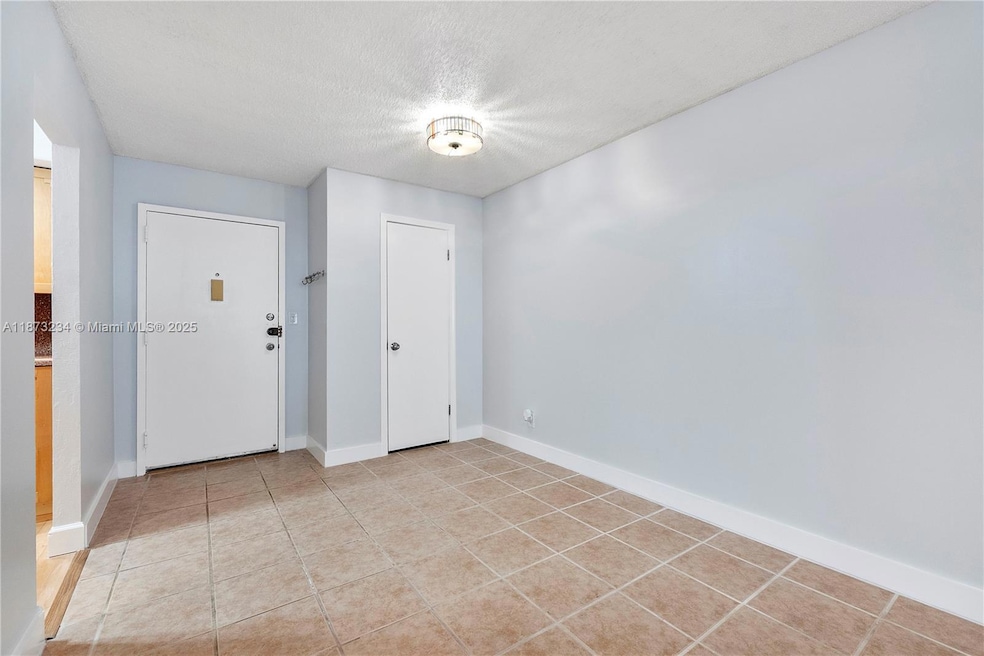 Pending $125,000 • Co-Listing Agent