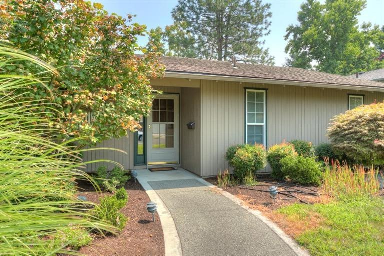 1450 Honeysuckle Ave, Medford, OR 97504 - photo 1