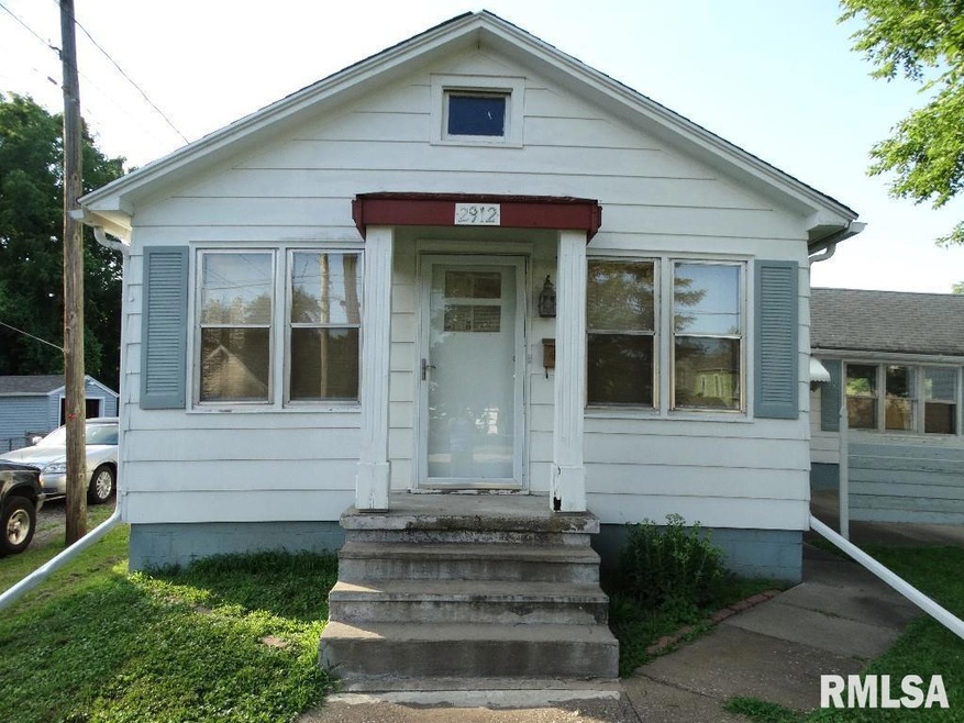 2912 Hobson Ave, Davenport, IA 52802 - photo 1