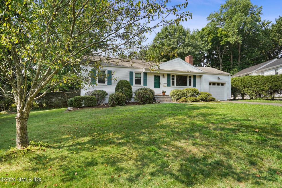 2 Watchtower Ln, Old Greenwich, CT 06870 - photo 1