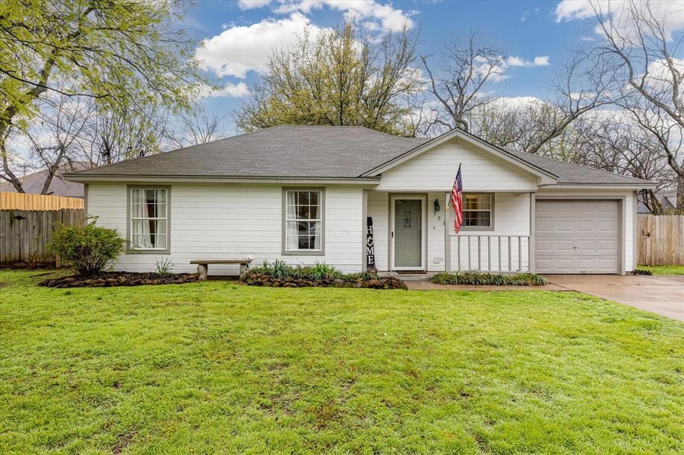 903 Hodge St, Cleburne, TX 76033 - photo 1