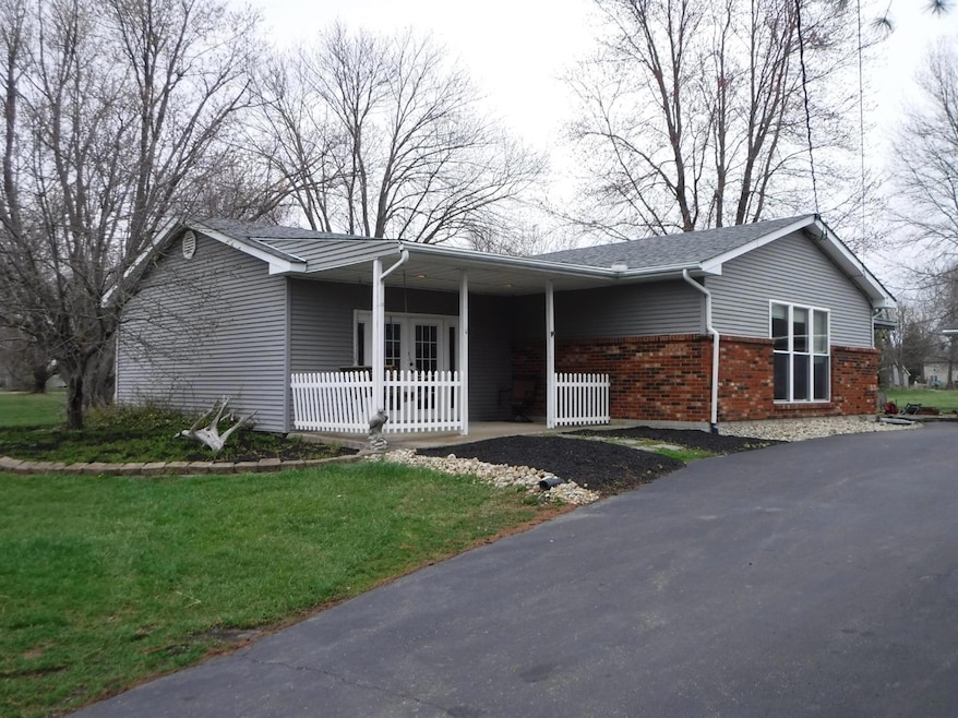 904 Krupp Dr, Fayetteville, OH 45118 - photo 1