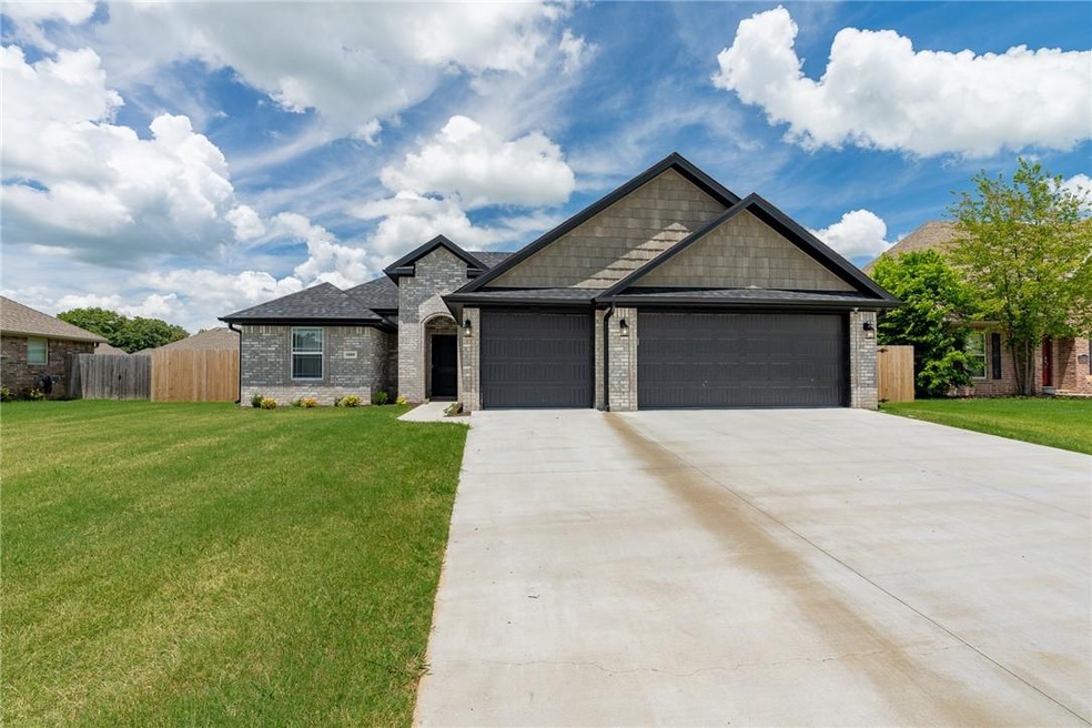 1680 Colonel Bartow Dr, Prairie Grove, AR 72753 - photo 1