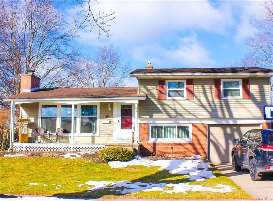 1332 Greenbrier Ln, North Tonawanda, NY 14120 - photo 1