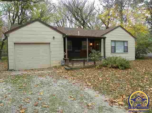2421 SW 25th Dr, Topeka, KS 66611 - photo 1