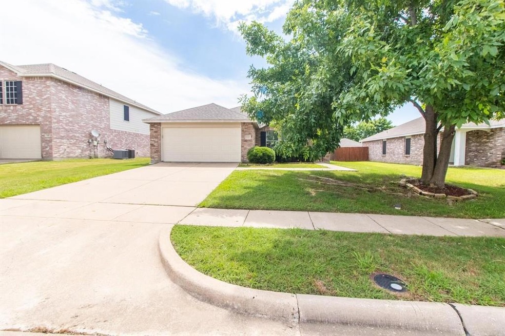 608 Claiborn Ln, Wylie, TX 75098 - photo 1