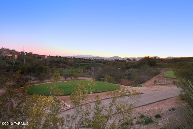 GOLF COURSE/CITY/MOUNTAINS