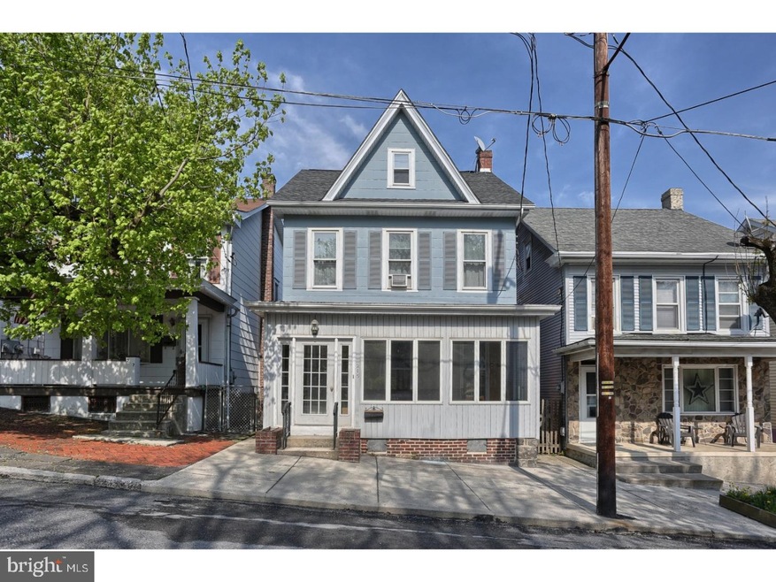 215 N Lehigh St, Tamaqua, PA 18252 - photo 1