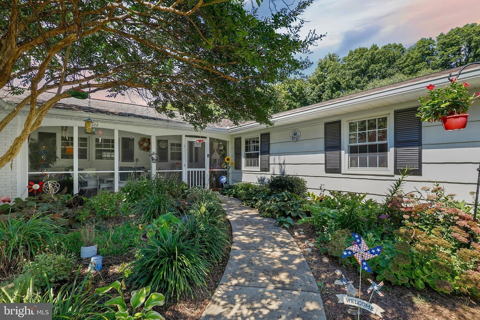 13022 Maple View Ln, Fairfax, VA 22033 - photo 1