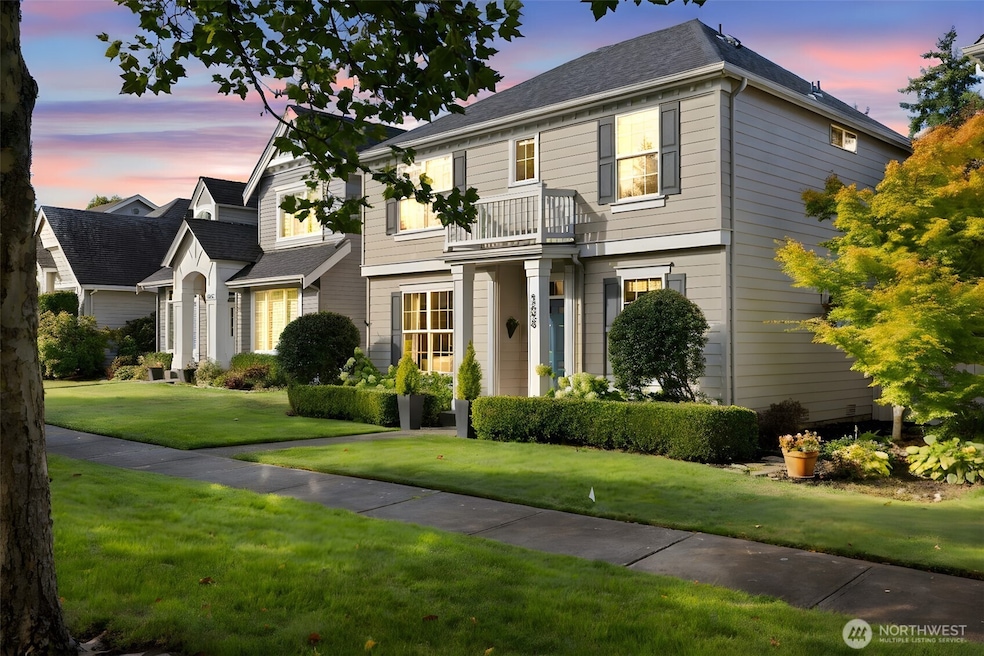 Beautiful cottage home in the coveted Harbour Pointe community