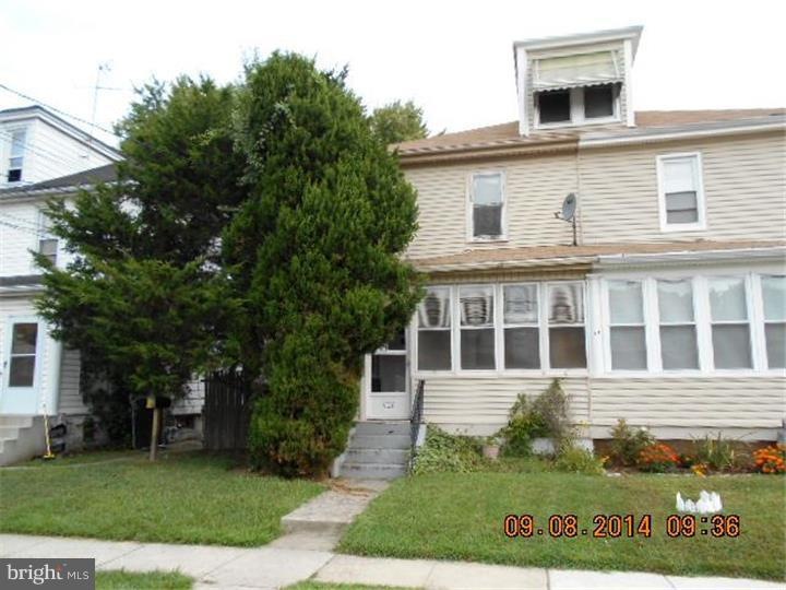 520 W Laughead Ave, Upper Chichester, PA 19061 - photo 1