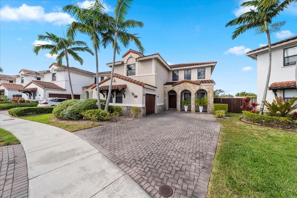 984 NW 104th Ave, Miami, FL 33172 - photo 1