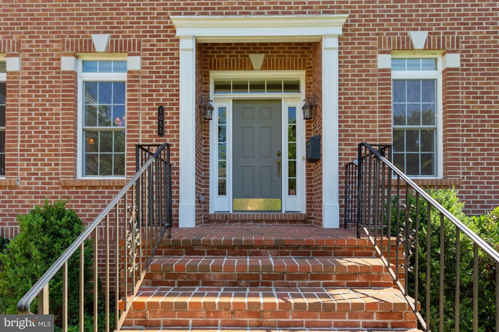 1055 Kinglet Ct, McLean, VA 22101 - photo 1