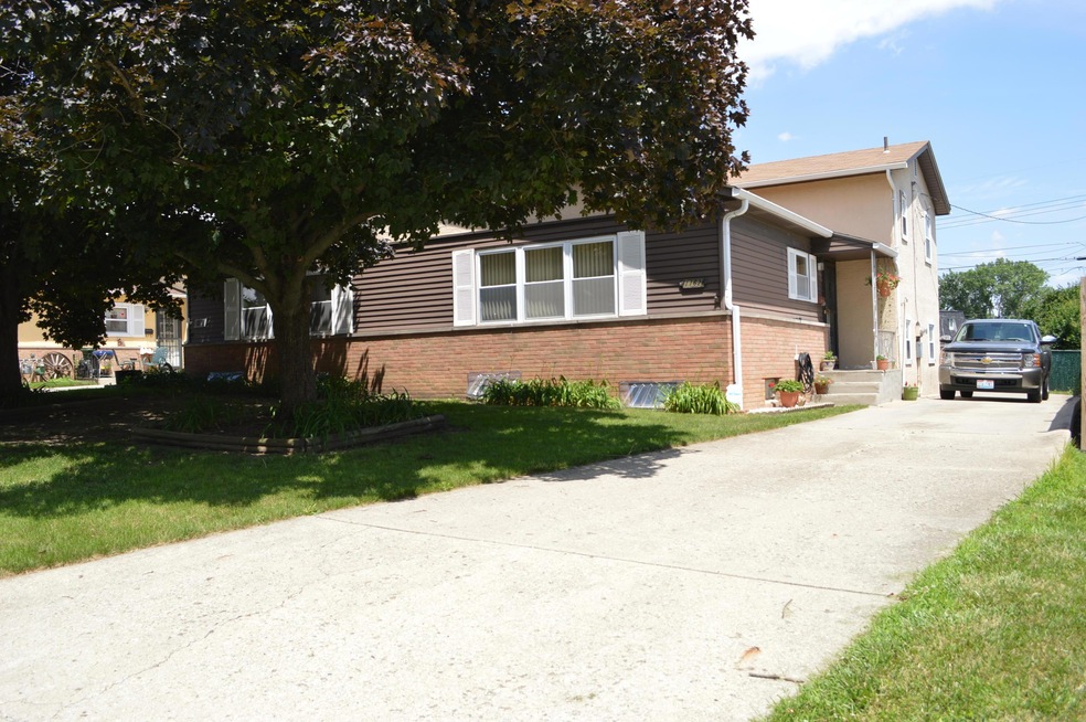 1160-1162 Mccarley Dr W, Columbus, OH 43228 - photo 1