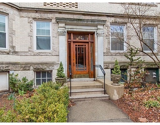62 Pleasant St unit 2, Brookline, MA 02446 - photo 1