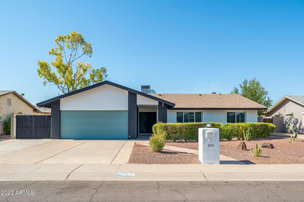 8715 E Amelia Ave - 01
