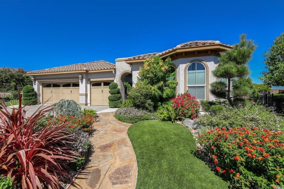 Beautiful Yountville model located on 9514 sq ft l