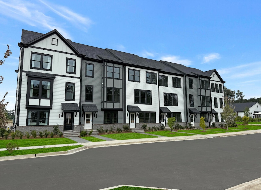 Exterior - OVERLOOKING COMMUNITY PARK!