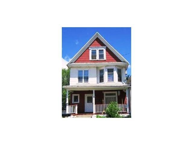 Exterior Front Long term tenants in great house ri