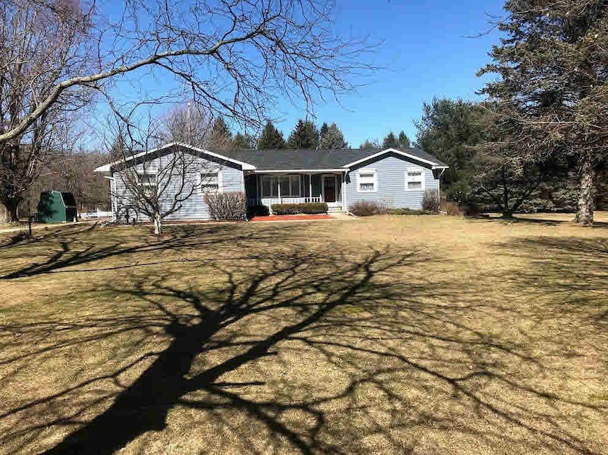 9472 Coldwater Rd, Flushing, MI 48433 - photo 1