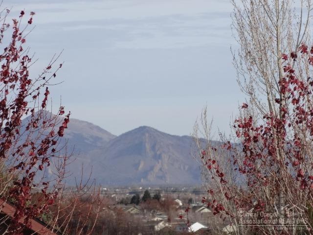 3570 SW Salmon Ave, Redmond, OR 97756 - photo 1