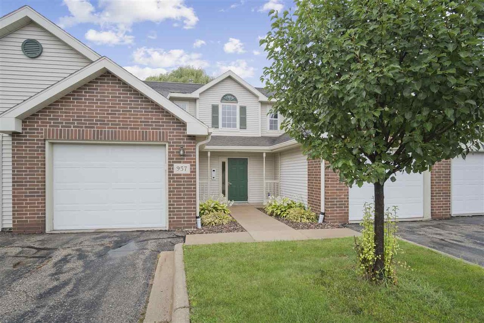 957 Park St unit 101, Oregon, WI 53575 - photo 1