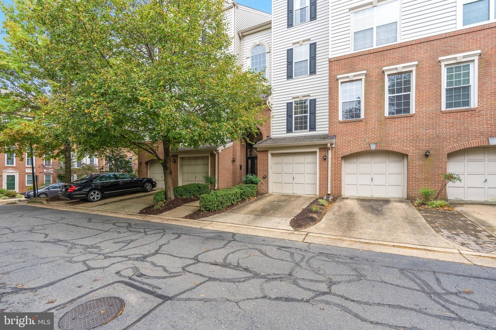 2331 Henshaw Place unit 301, Alexandria, VA 22311 - photo 1