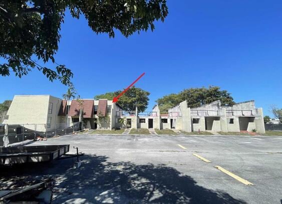 8921 Palm Tree Ln unit 8921, Pembroke Pines, FL 33024 - photo 1