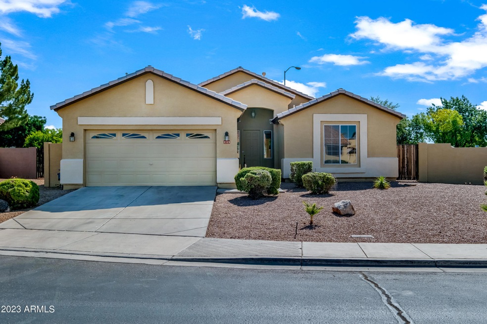 Open split floorplan with oversized lot.