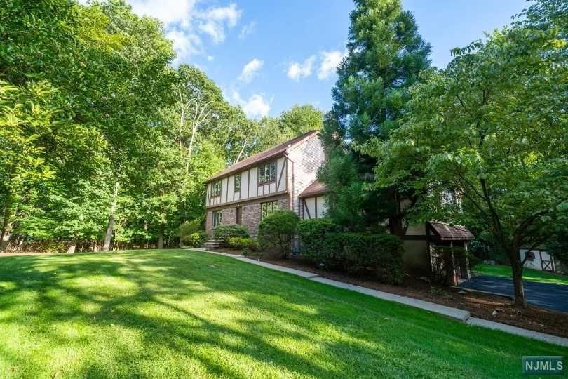 812 Linden Way, Franklin Lakes, NJ 07417 - photo 1