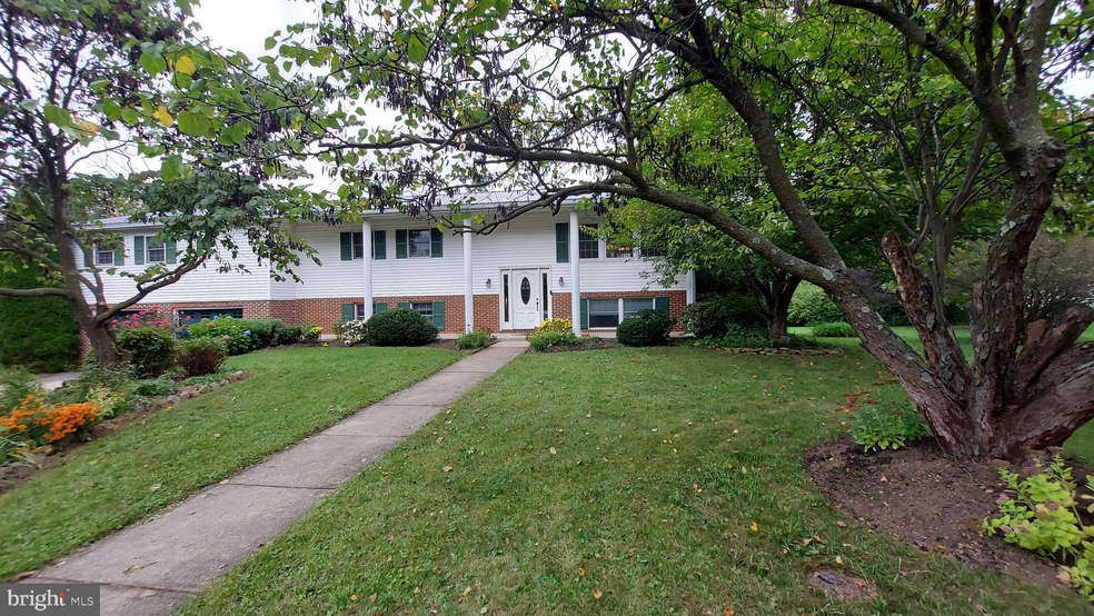 3021 Liverpool Ct, Chambersburg, PA 17201 - photo 1