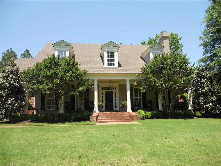 Gorgeous Williamsburg style home with inviting fro
