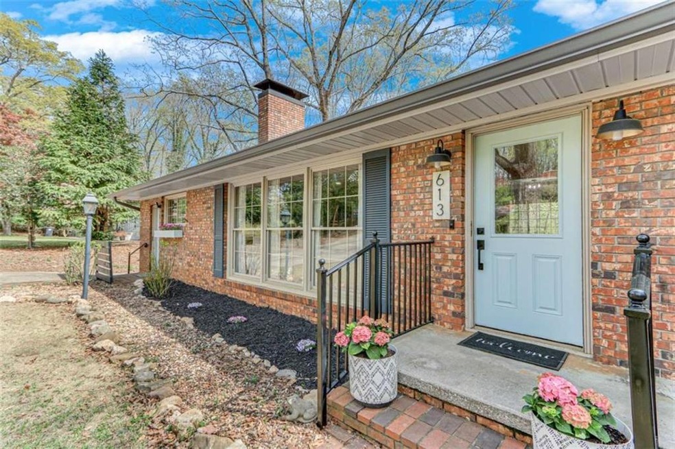 613 Holly Dr, Gainesville, GA 30501 - photo 1