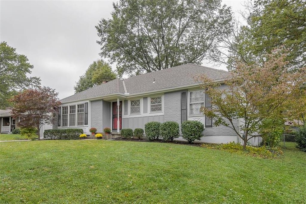 6808 Mastin Dr, Shawnee, KS 66203 - photo 1