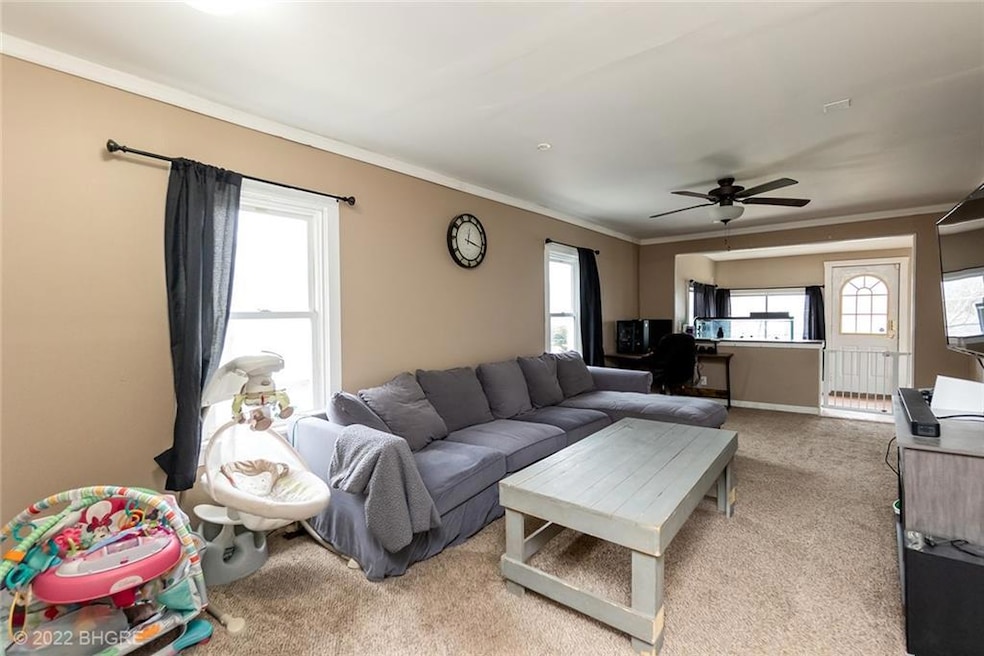 826 Pioneer Rd, Des Moines, IA 50315 - photo 1