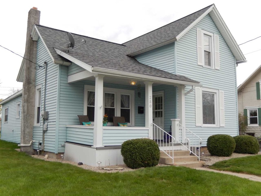 250 Center St, Auburn, IN 46706 - photo 1