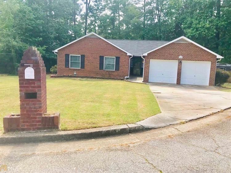 1827 Crimson Ct, Lithonia, GA 30058 - photo 1