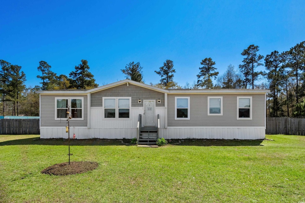 Manufactured / mobile home with fence and a front lawn