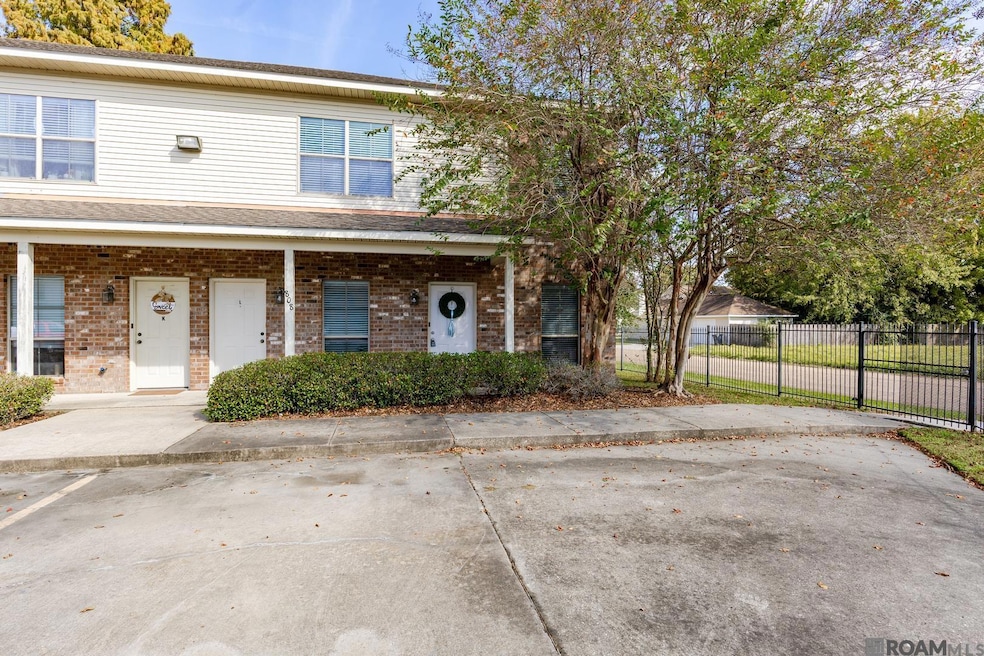 808 Meadow Bend Dr unit F, Baton Rouge, LA 70820 - photo 1