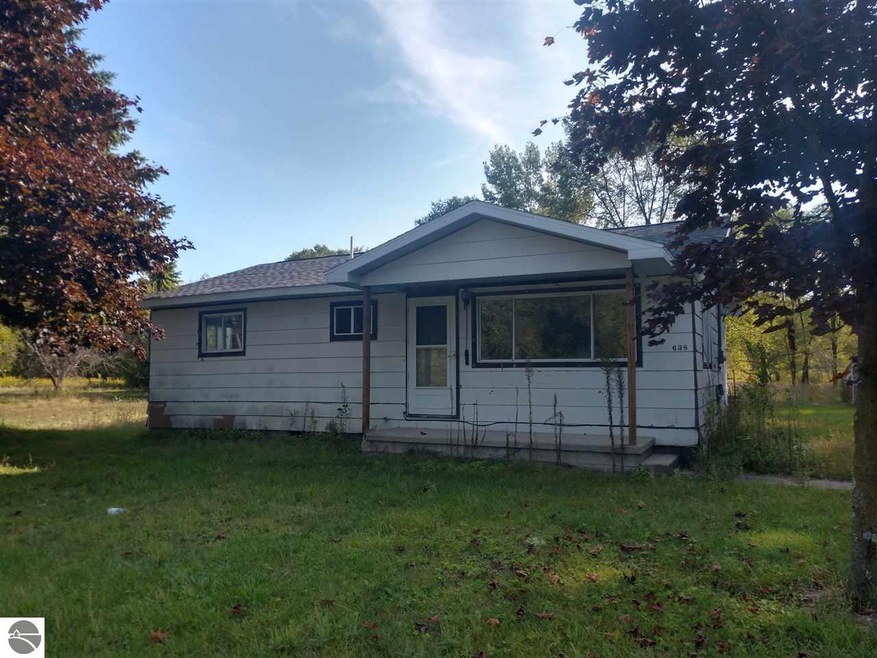 638 N Court St, Au Gres, MI 48703 - photo 1