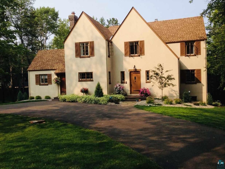 424 N Hawthorne Rd, Duluth, MN 55812 - photo 1