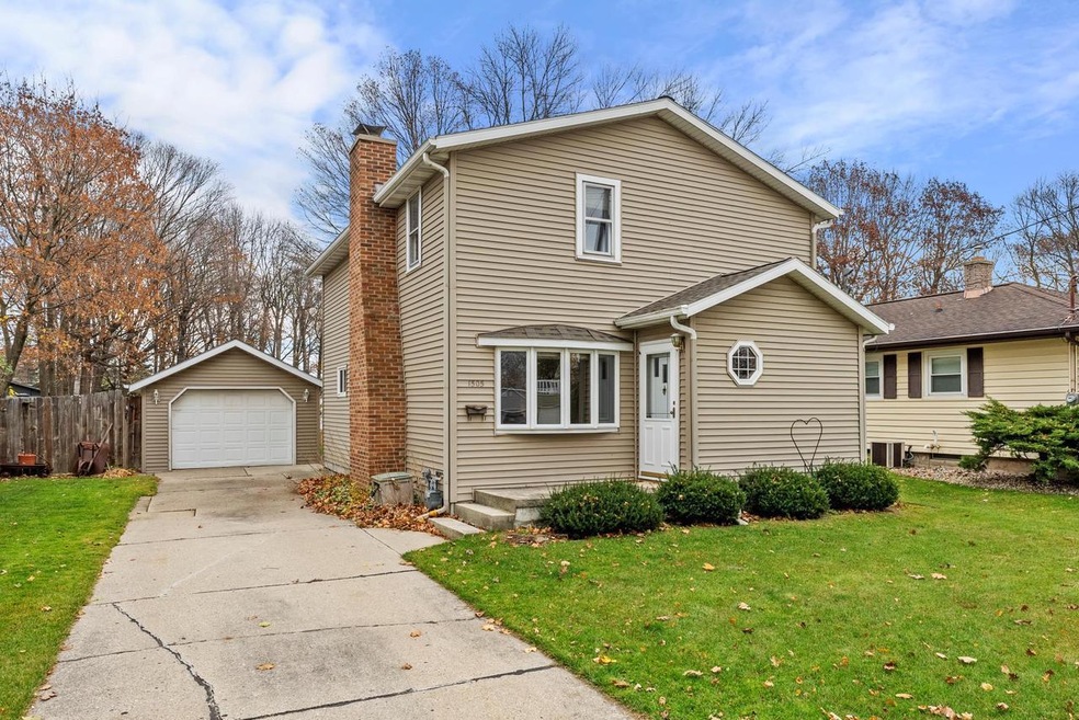 1505 N 23rd St, Manitowoc, WI 54220 - photo 1