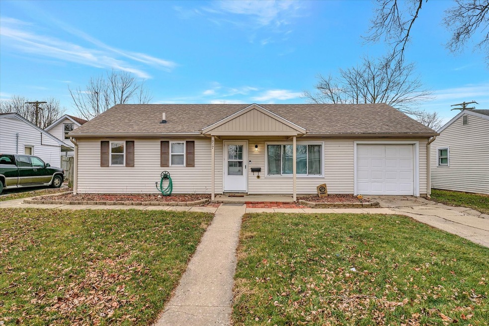917 N 28th St, Mattoon, IL 61938 - photo 1