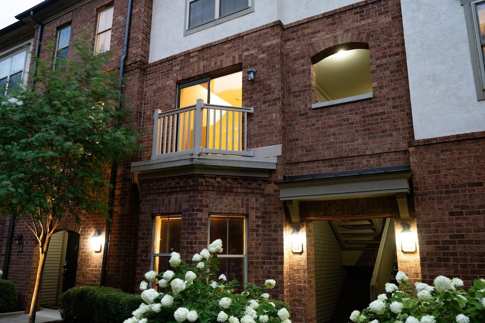 Welcome Home to 44 Victorian Gate Way!