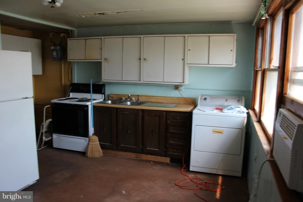 3204 Gorham Ct, Halethorpe, MD 21227 - photo 1