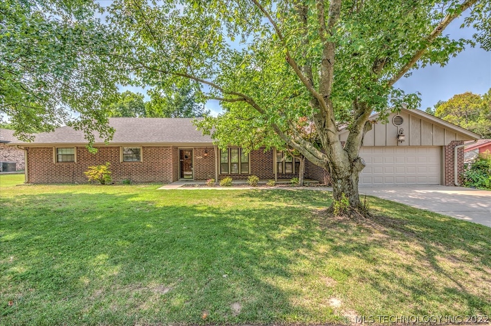 2409 Chapel Hill Rd, Bartlesville, OK 74006 - photo 1