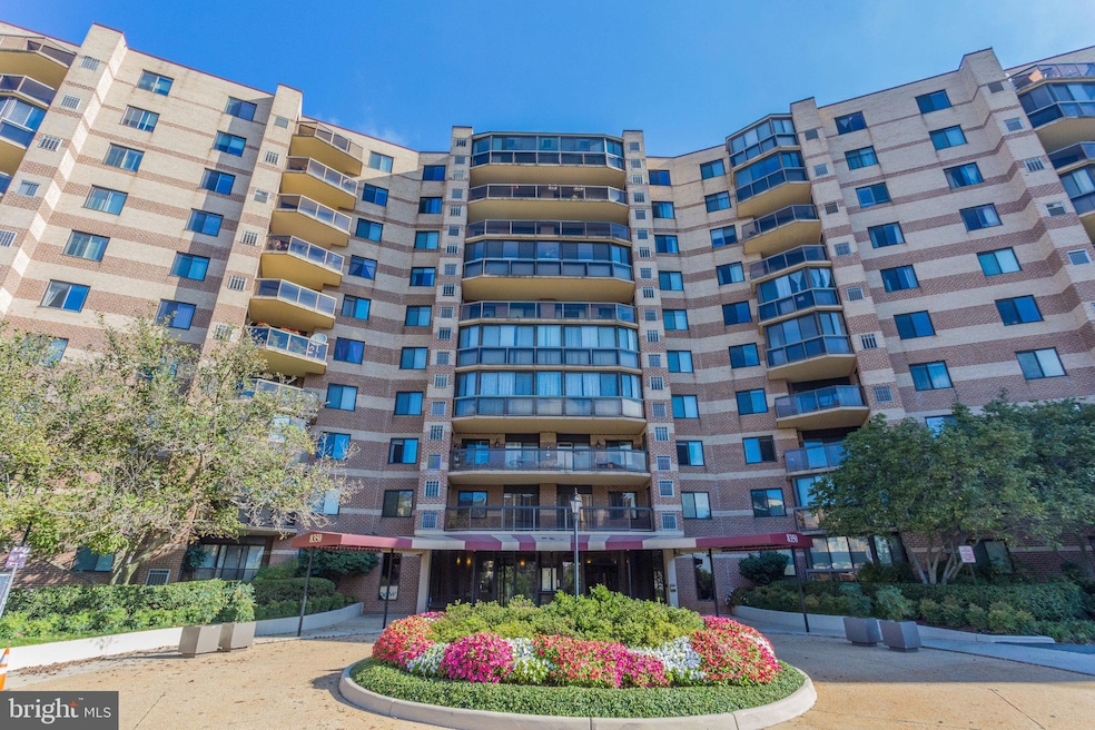 The Rotonda unit 516, McLean, VA 22102 - photo 1