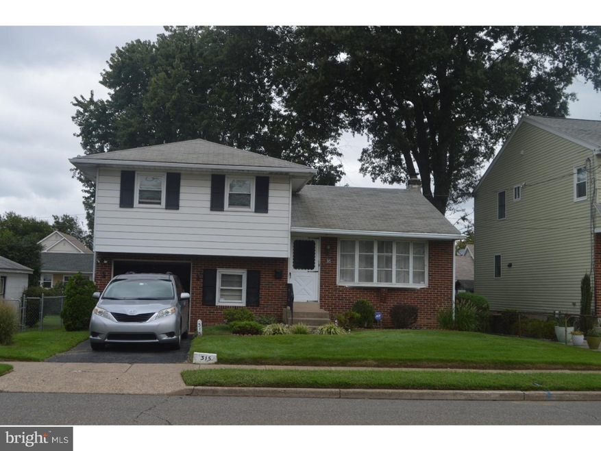 315 Mohican St, Essington, PA 19029 - photo 1